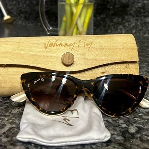 Tortoise Shell Cat-Eye Sunglasses